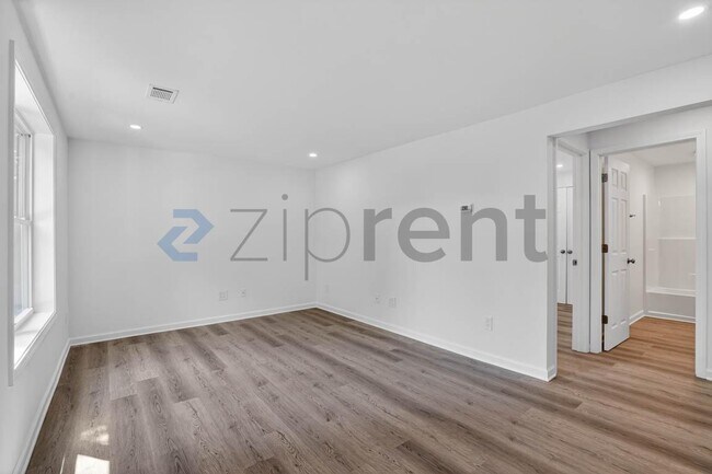 Building Photo - Unit 2