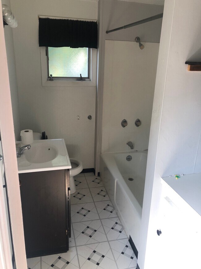 Baño de arriba - 4 Hopkins Ave