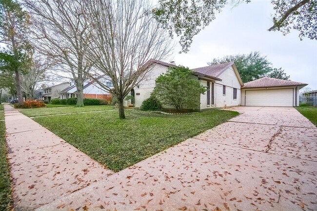 Foto del edificio - 15530 Torry Pines Rd