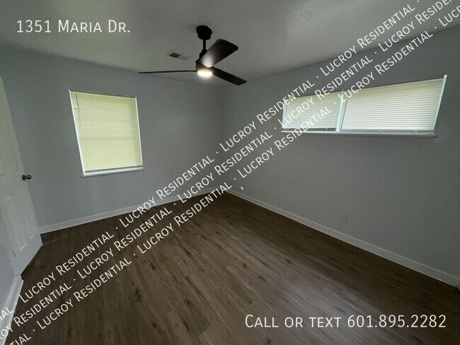 Foto del edificio - 1351 Maria Dr
