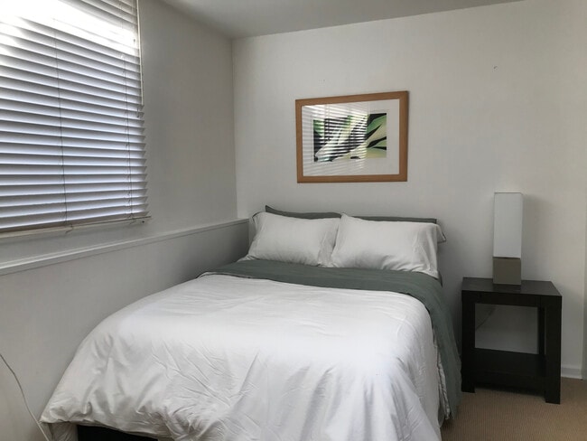 Building Photo - 345 Amalfi Dr