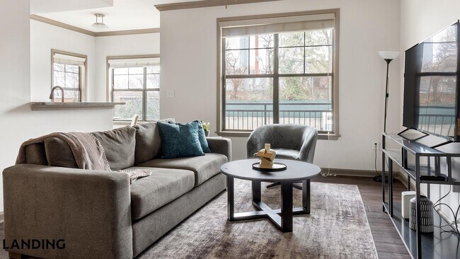 Foto del edificio - 2000 Monroe Pl NE