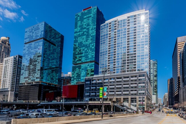 Foto del edificio - 240 E Illinois St