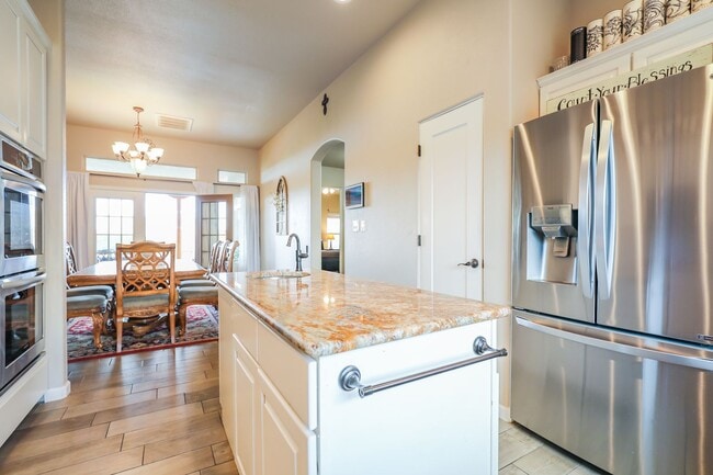 Building Photo - Stunning 4 Bedroom Home with Acreage