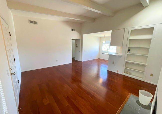 Building Photo - Recently Upgraded 2BR/2BA Unit in the Hear...