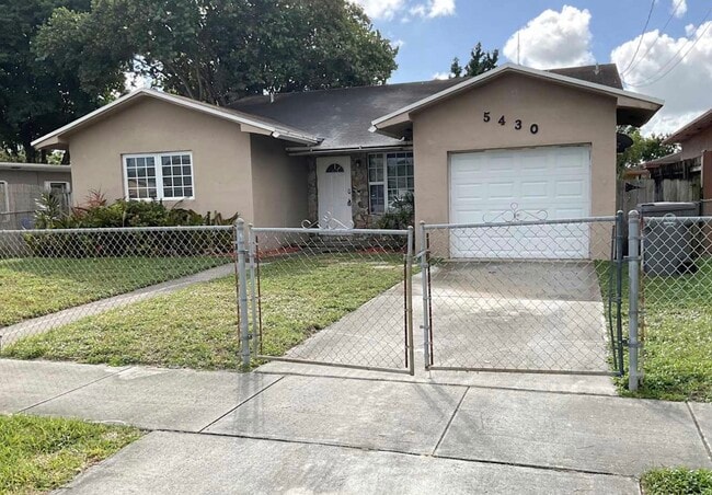 Building Photo - 7306 Lakewood Dr