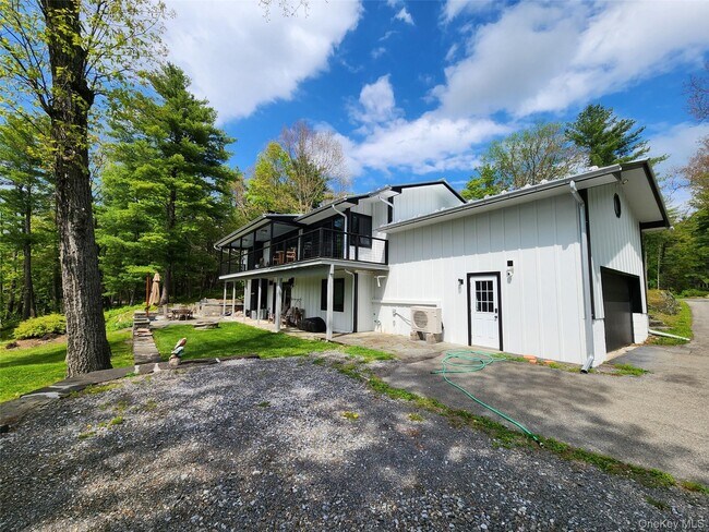 Foto del edificio - 53 Lake Pleasant Rd