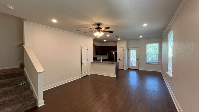 Foto del edificio - Lease This Gorgeous Townhome Today!
