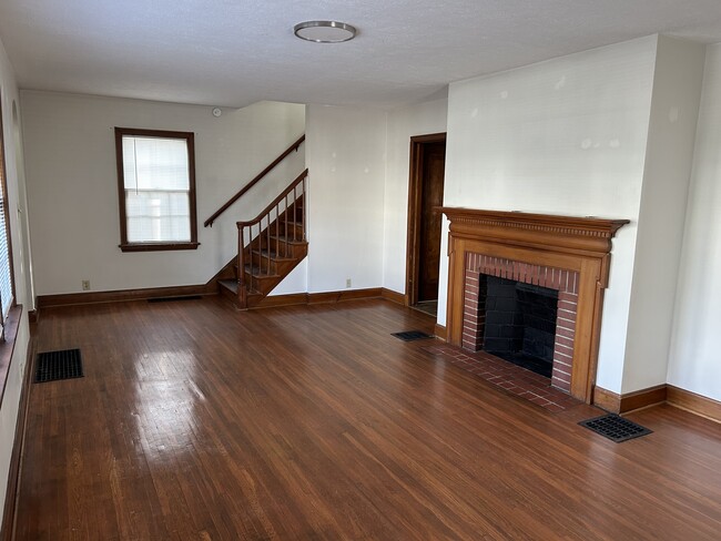 Building Photo - 304 Reber Ave