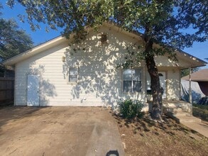 Building Photo - 752 Pecan Ln