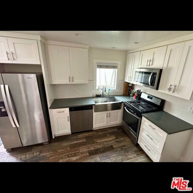 Foto del edificio - 1460 W 28th St
