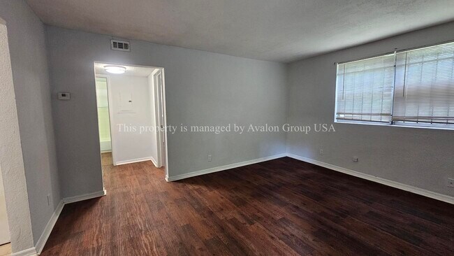 Foto del edificio - 1459 W 20th St