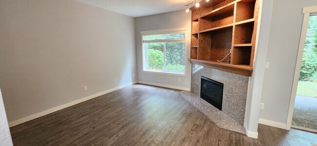 Foto del edificio - REMODELED Ground Floor Condo - Close to Wo...