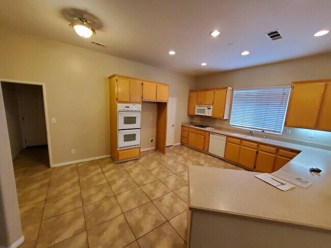 Foto del edificio - 7425 Malven Ave