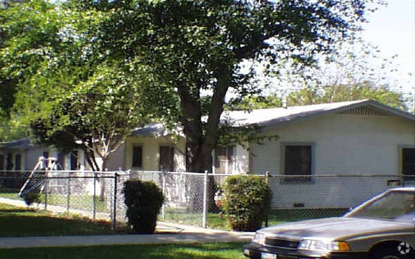 Primary Photo - 418-422 E F St