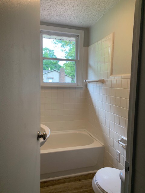 Foto del edificio - 1/2 off one full months rent with 24 month...