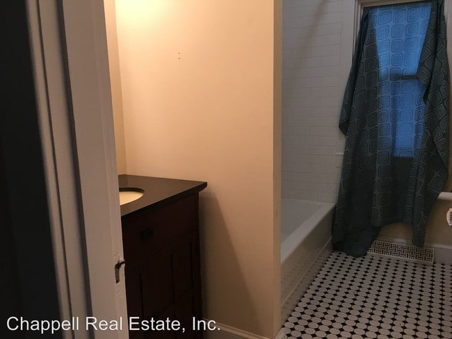 Building Photo - 2 br, 1 bath House - 210 Hamilton Avenue