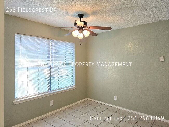 Building Photo - 3/2 Beautiful Hewitt home