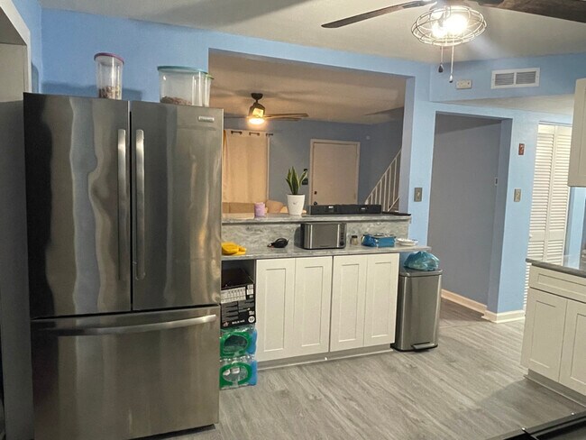 Foto del edificio - 544 Lavender Ln