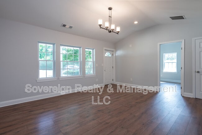 Building Photo - 331 Camilla Cir SW