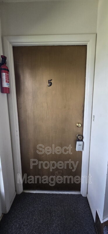 Foto del edificio - 3839 Sleepy Hollow Ln