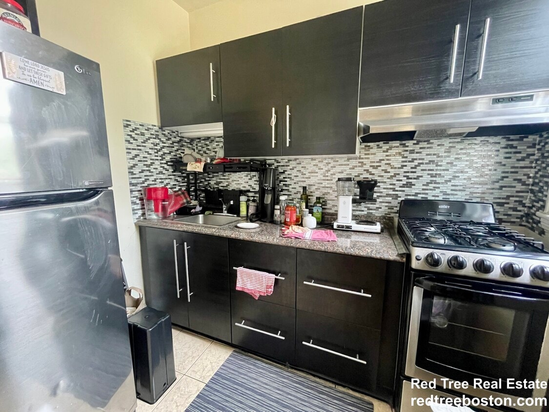 Foto del edificio - 1330 Commonwealth Ave