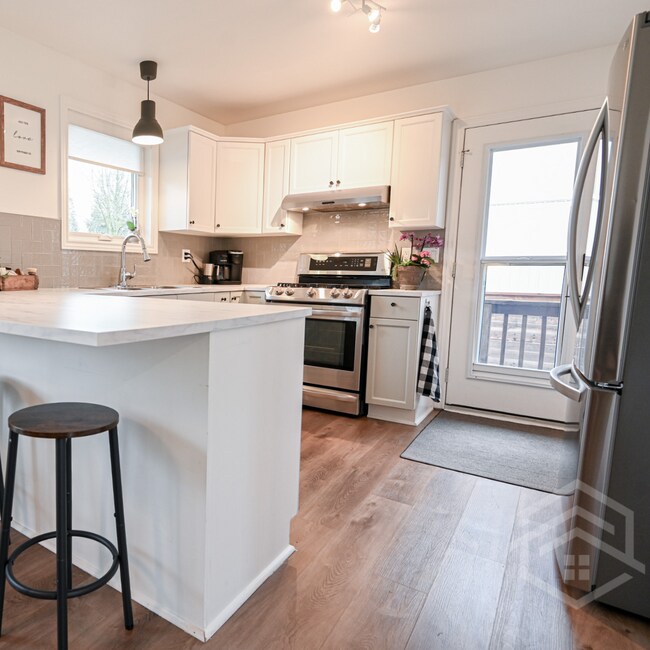 Photo du bâtiment - Family Home with Heated Shop in Otterville!!