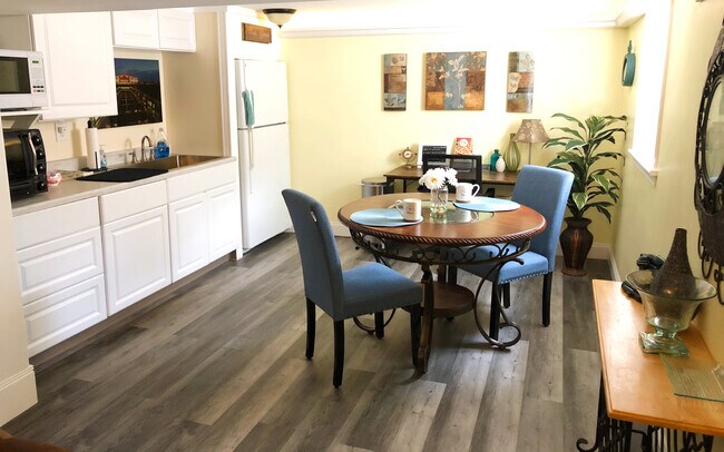 Foto del edificio - 1303 Saddleback Rd