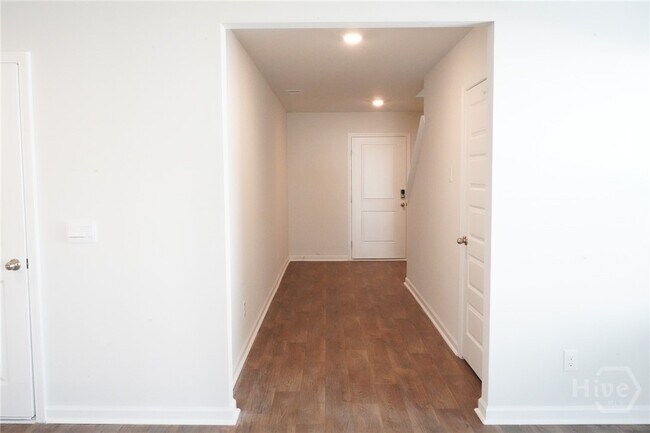 Building Photo - 500 Coconut Dr