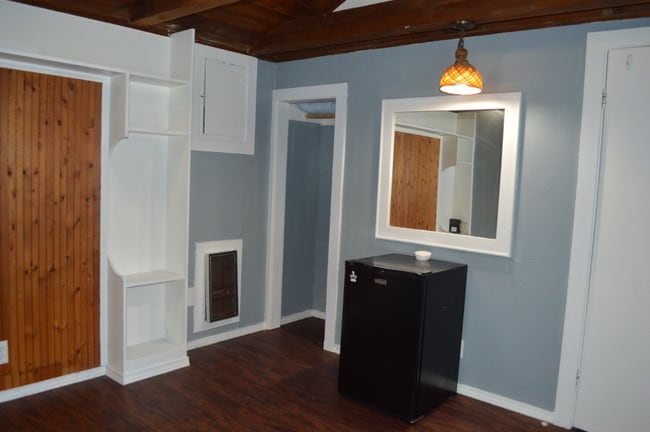 Building Photo - 430 S Holladay