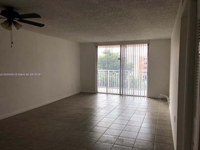 Building Photo - 6950 Miami Gardens Dr