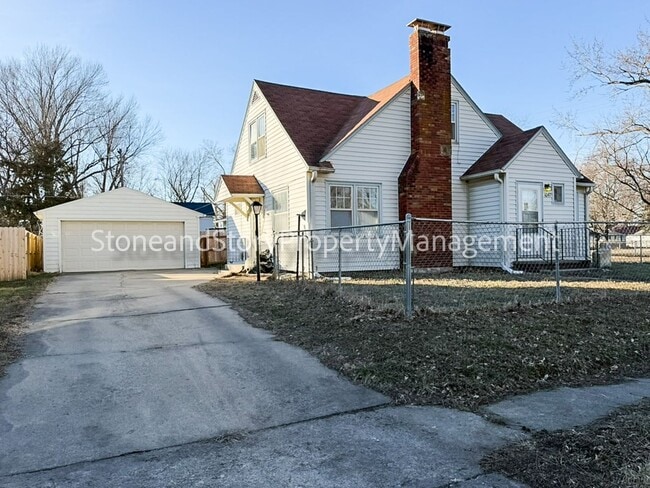 Building Photo - Large 2 story home in Oakland with large garage
