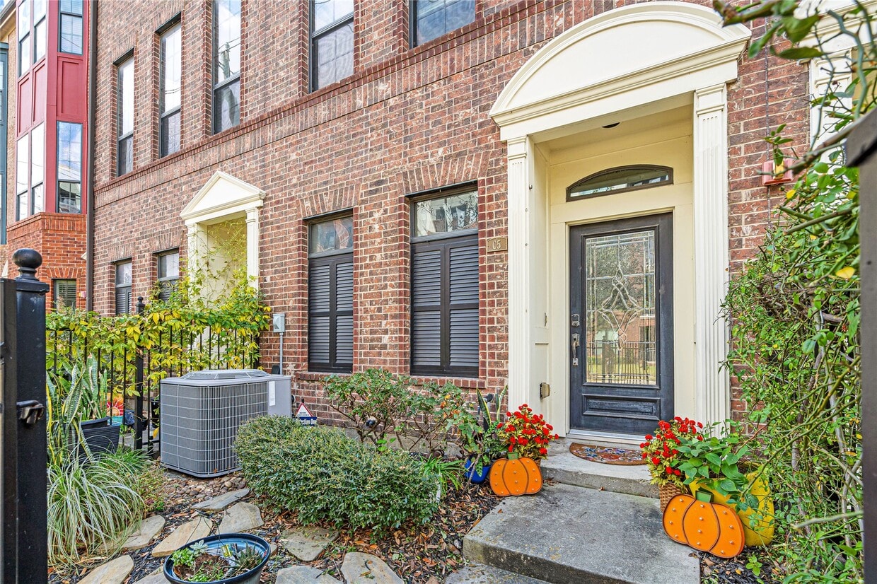 Foto principal - 2110 Shearn St