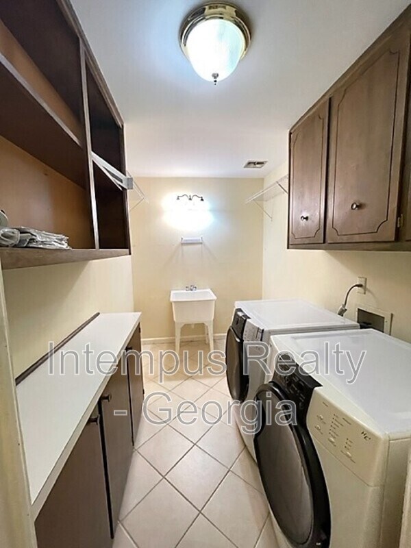 Foto del edificio - 3474 Sunderland Cir NE