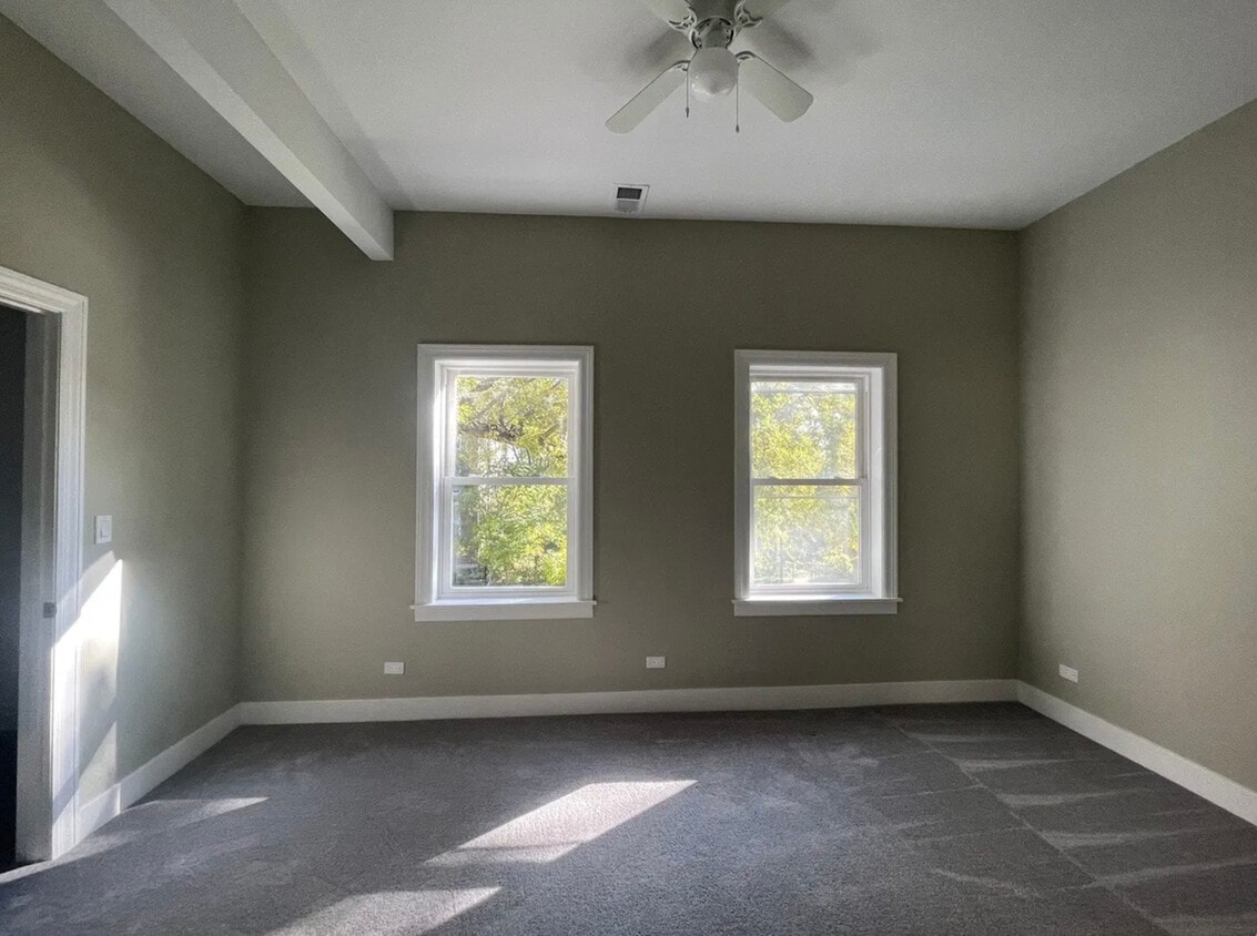 Building Photo - 6448 S St Lawrence Ave