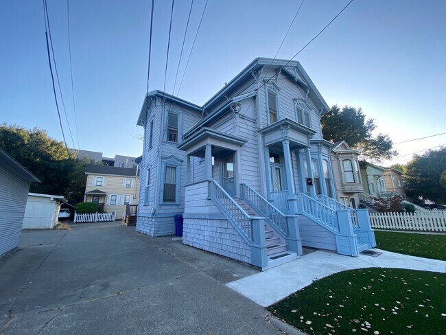 Foto del edificio - 1626 Santa Clara Ave