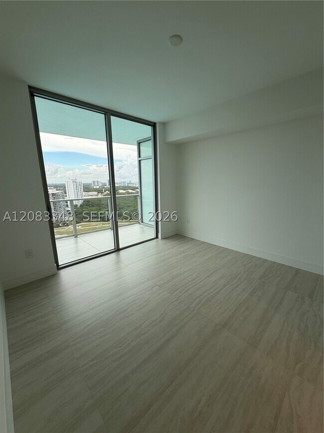 Foto del edificio - 2411 Laguna Cir