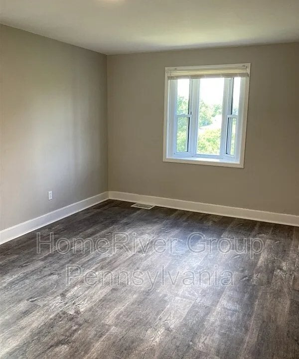 Building Photo - 213 Ridge St