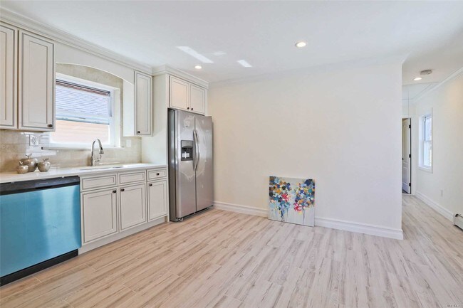 Building Photo - 44-06 189th St