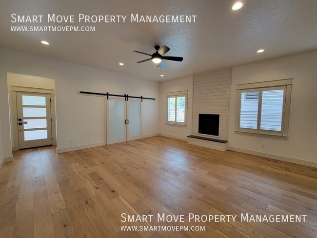 Building Photo - 2463 N Ashgrove Ln
