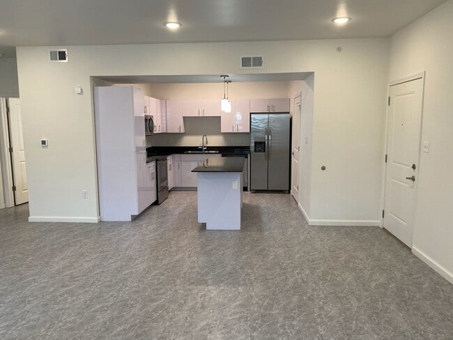 Interior Photo - Hampton Astoria