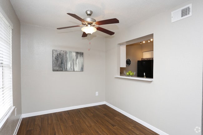 1BR, 1BA - 702SF - Veranda