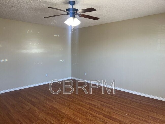 Foto del edificio - 1329 E 25th St