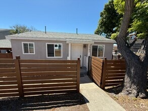 Building Photo - 2062 Drescher St