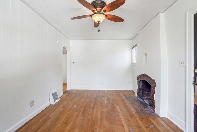 Foto del edificio - 1930 Laurel Avenue Northeast