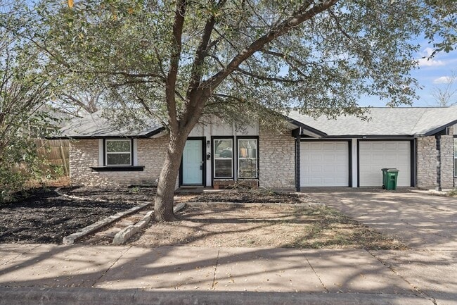 Building Photo - 3201 Mossrock Dr