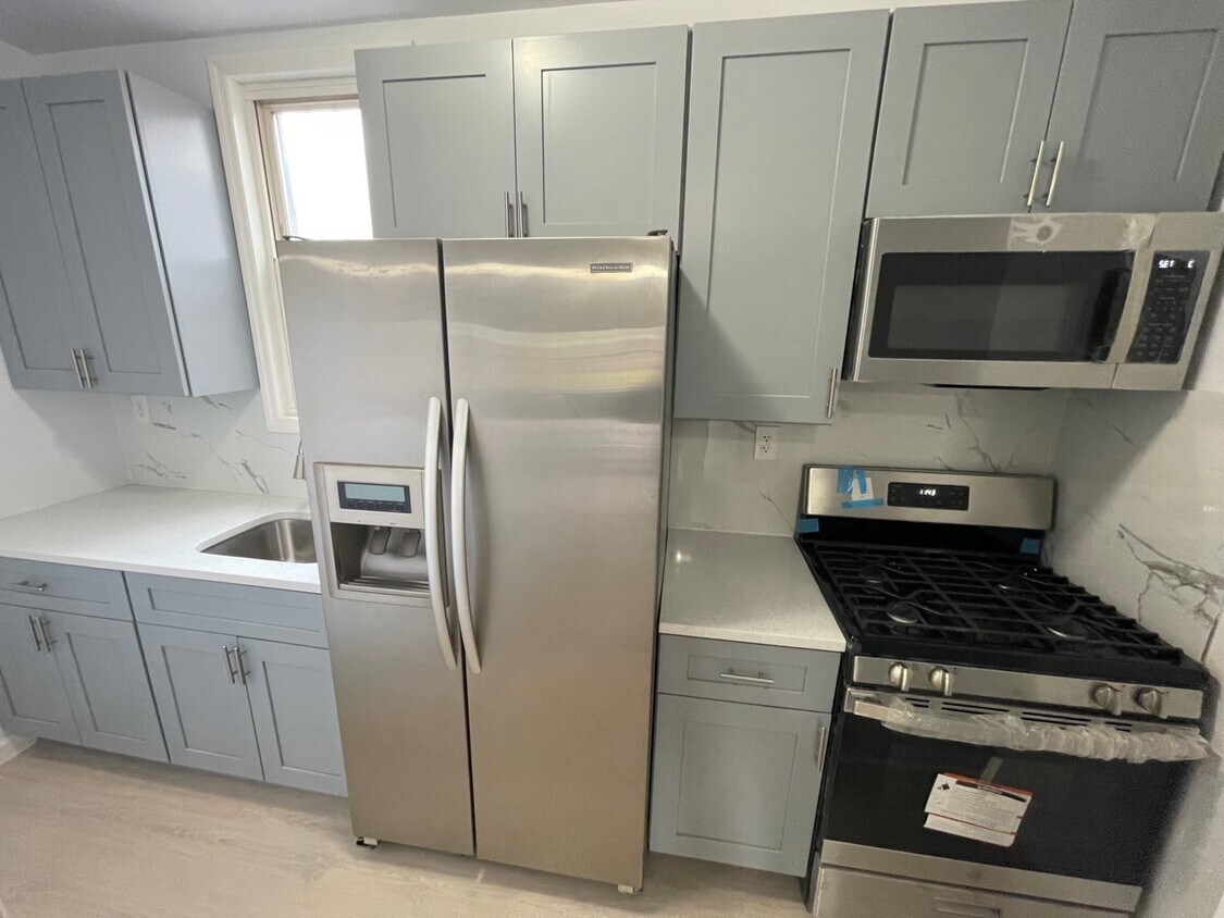 3210 38th Ave, Long Island City, NY 11101 Townhome Rentals in Long