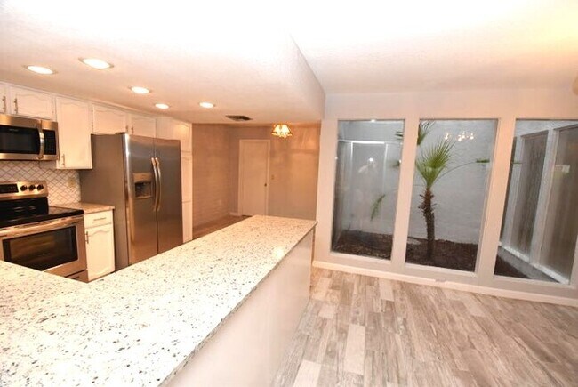 Foto del edificio - Beautiful Townhome in Dorado Country Club
