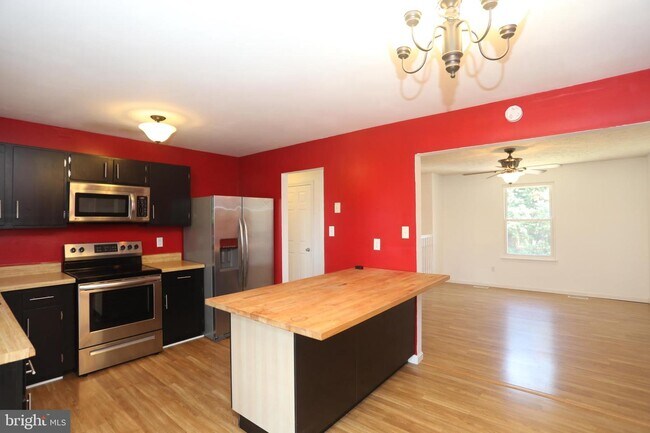 Building Photo - 1007 Little Baer Ct