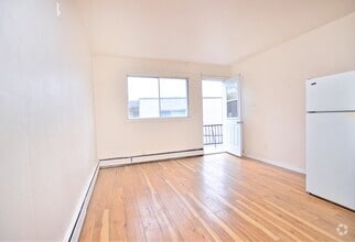 Building Photo - 5665 Boul Henri-Bourassa E